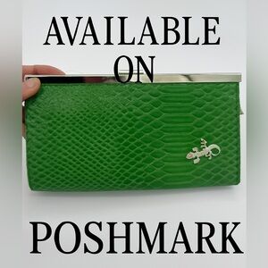 Green Faux Crocodile Embossed Wallet with Silver Gecko Accent ✅